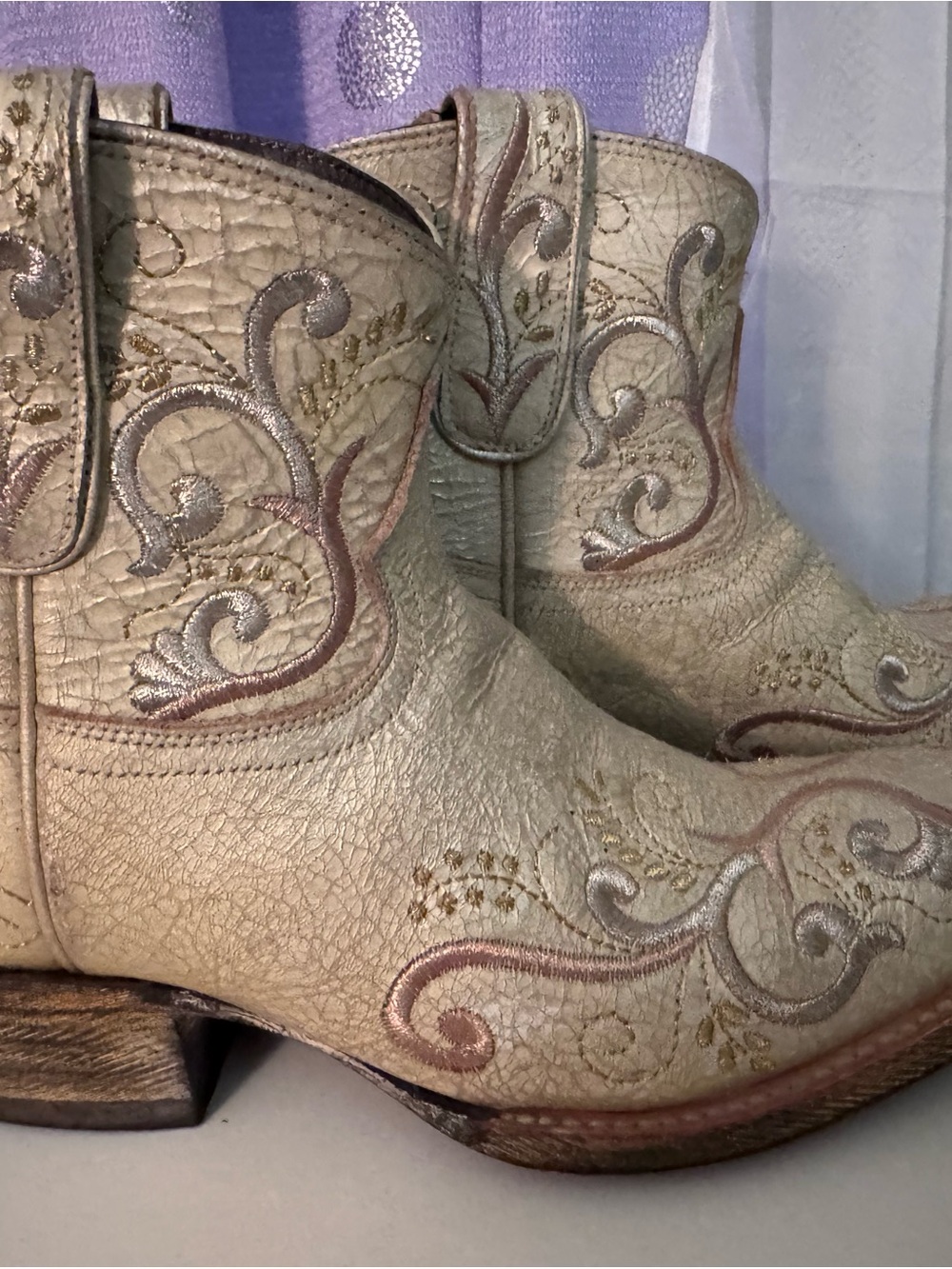Elegant Cream Embroidered Western Boot Accent - Old Gringo